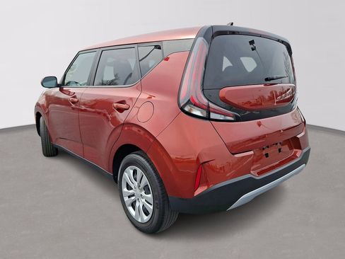Used 2023 Kia Soul LX image 7