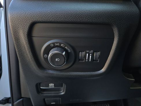 Used 2025 Jeep Grand Cherokee L Limited image 13