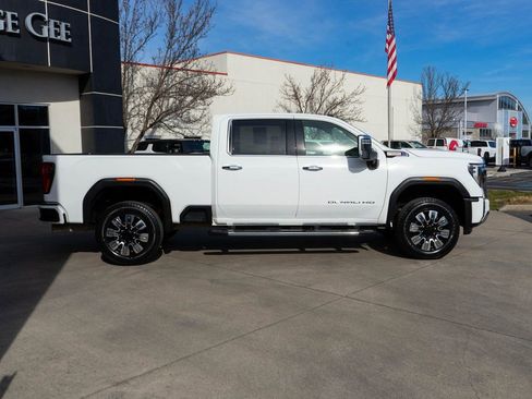 Used 2024 GMC Sierra 2500 Denali w/ Technology Package image 8