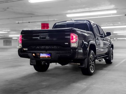 Used 2023 Toyota Tacoma TRD Sport w/ Technology Package RWD image 7