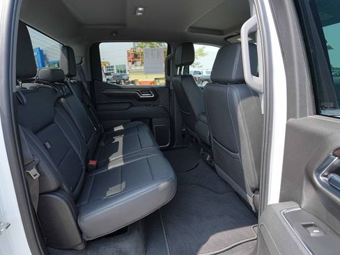 Used 2025 GMC Sierra 1500 SLT AWD/4WD image 25