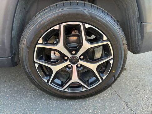 Used 2025 Jeep Compass Limited image 31