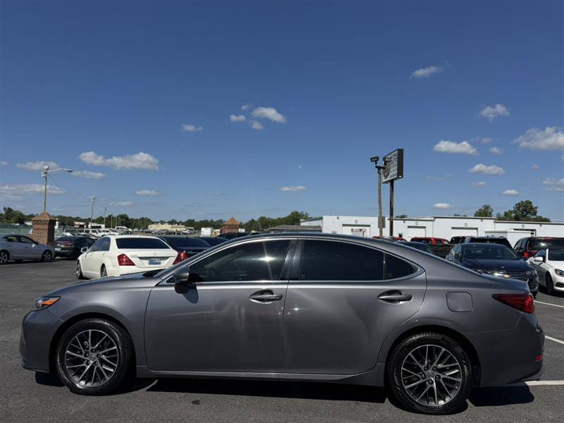 Used 2016 Lexus ES 350 w/ Navigation System Package FWD image 3