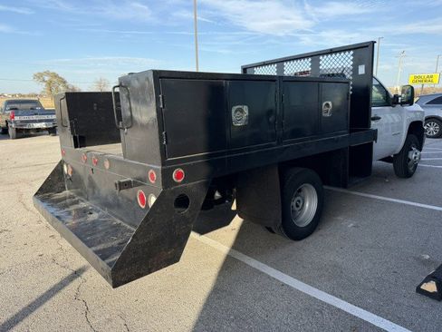 Used 2011 Chevrolet Silverado 3500 W/T image 2