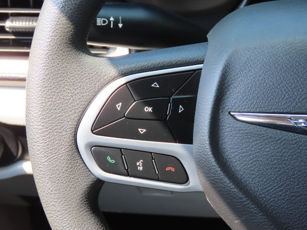 Used 2018 Chrysler Pacifica L FWD image 40