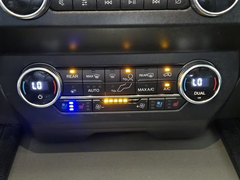 Used 2020 Ford Expedition XLT w/ Equipment Group 202A AWD/4WD image 21