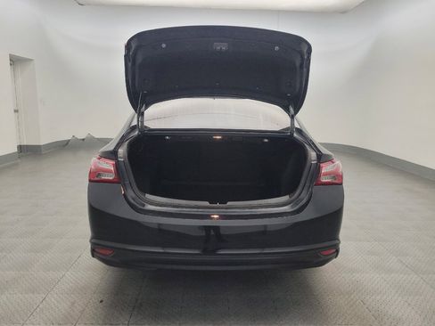 Used 2021 Chevrolet Malibu LT FWD image 29