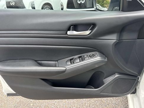 Used 2025 Nissan Altima 2.5 SV FWD image 19