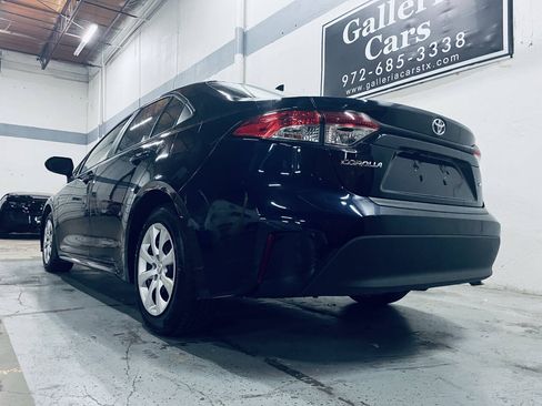 Used 2025 Toyota Corolla LE FWD image 11