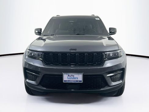Used 2022 Jeep Grand Cherokee Altitude image 2