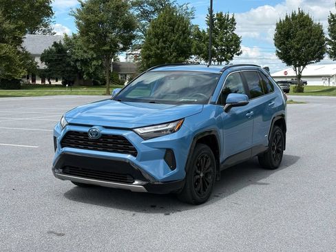 Used 2022 Toyota RAV4 SE w/ Convenience Package AWD/4WD image 4