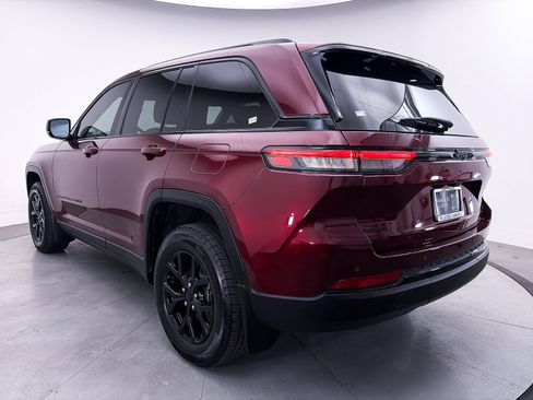 Used 2024 Jeep Grand Cherokee Altitude AWD/4WD image 14