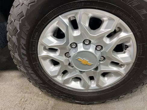 Used 2024 Chevrolet Silverado 2500 LT image 44