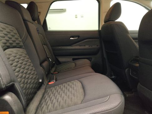 Used 2022 Nissan Pathfinder SV FWD image 19