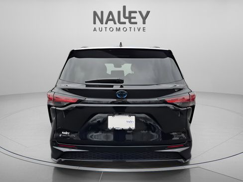 Used 2025 Toyota Sienna XSE w/ XSE Plus Package image 5