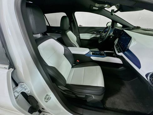 Used 2025 Chevrolet Equinox EV LT image 31