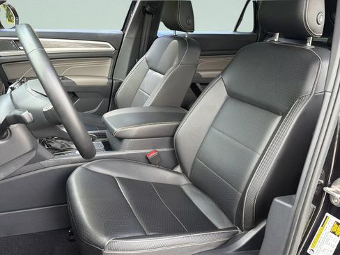 Used 2023 Volkswagen Atlas Cross Sport SE w/ Panoramic Sunroof Package FWD image 31