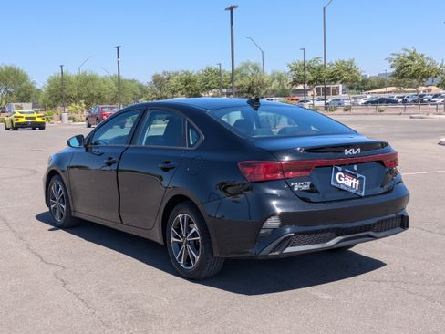 Certified 2024 Kia Forte LXS FWD image 3