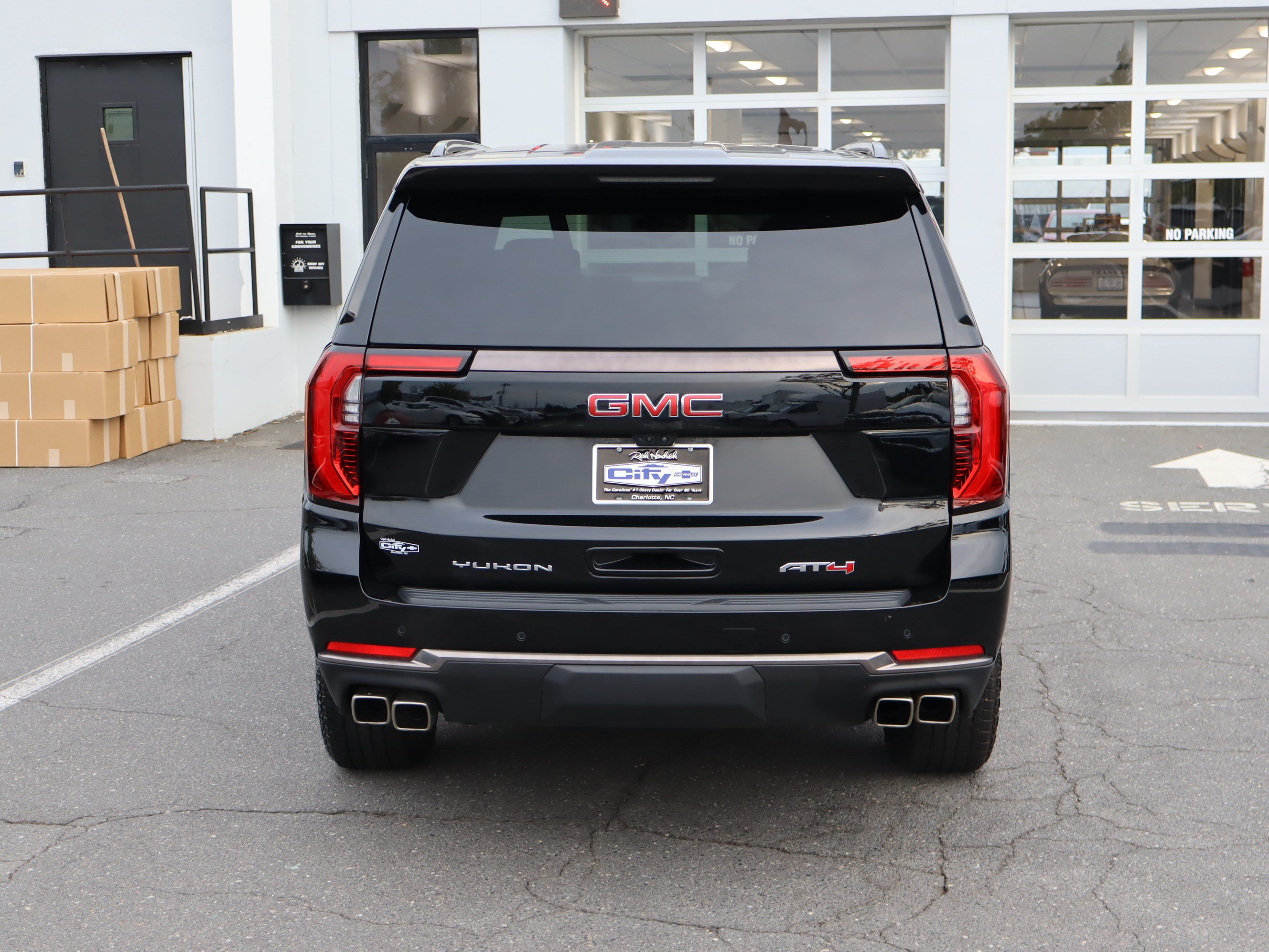 Used 2025 GMC Yukon AT4 Ultimate AWD/4WD image 9