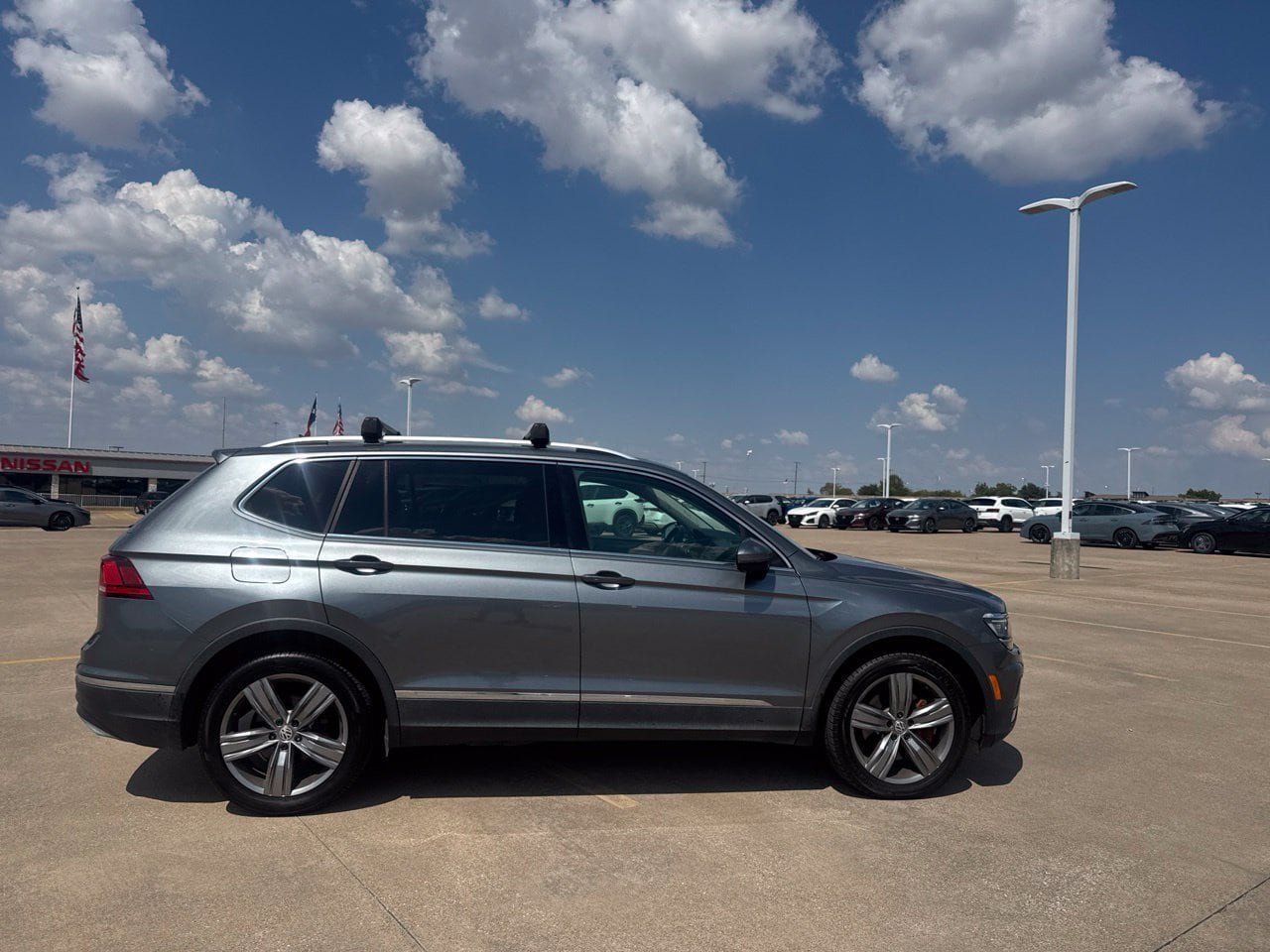 Used 2018 Volkswagen Tiguan SEL Premium FWD image 26