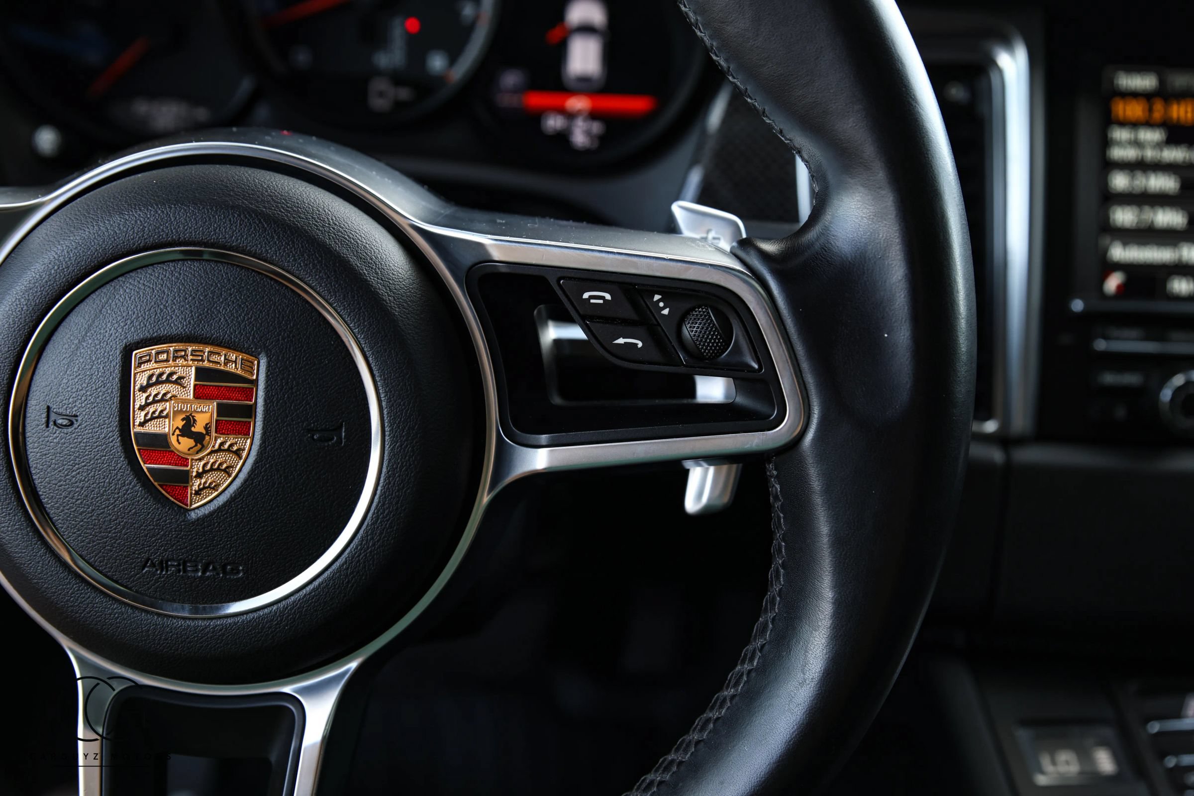 Used 2015 Porsche Macan Turbo AWD/4WD image 36