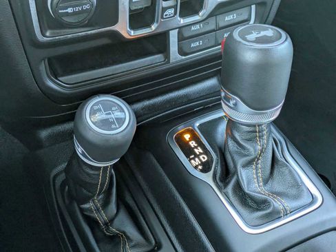 Used 2023 Jeep Wrangler Unlimited Sahara image 32