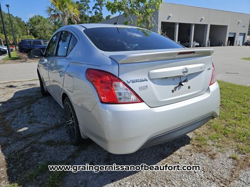 Used 2019 Nissan Versa SV FWD image 8