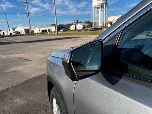 Used 2024 GMC Terrain SLE image 12