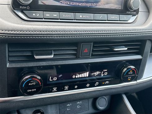 Used 2024 Nissan Rogue SV image 15