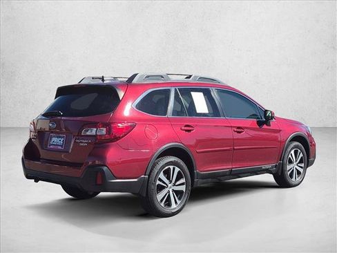 Used 2018 Subaru Outback 3.6R Limited AWD/4WD image 5