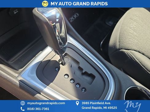 Used 2011 Chrysler 200 Touring FWD image 24