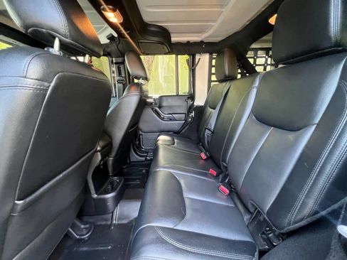 Used 2015 Jeep Wrangler Unlimited Sahara AWD/4WD image 16
