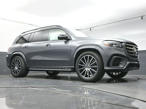 Used 2025 Mercedes-Benz GLS 450 4MATIC image 41