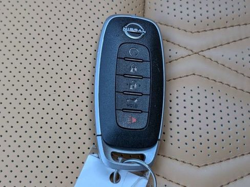 Used 2023 Nissan Rogue Platinum image 29