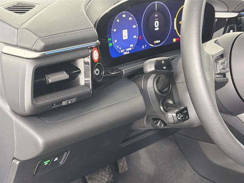 Certified 2025 Porsche Macan 4 Electric RWD image 31