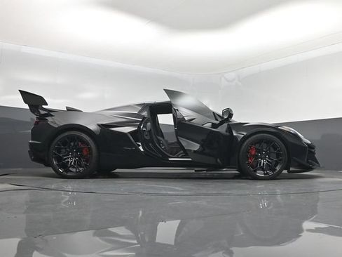 Used 2026 Chevrolet Corvette ZR1 w/ ZR1 Carbon Fiber Aero Package RWD image 7