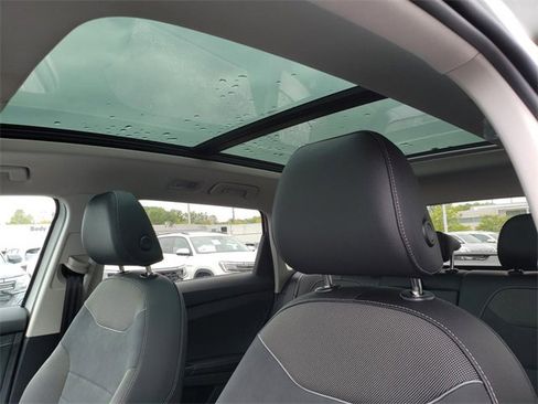 New 2025 Volkswagen Taos SE image 7