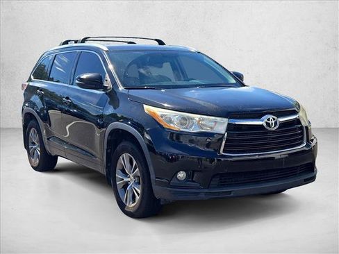 Used 2014 Toyota Highlander XLE AWD/4WD image 3