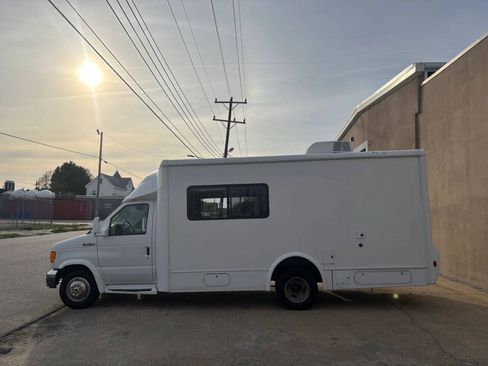 Used 2007 Ford E-450 and Econoline 450 RWD image 3
