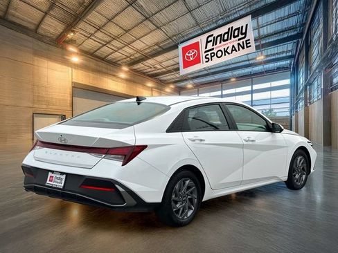 Used 2024 Hyundai Elantra SEL FWD image 5