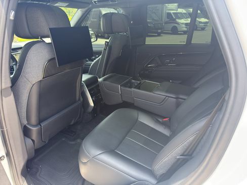 Used 2024 Land Rover Range Rover SV AWD/4WD image 10