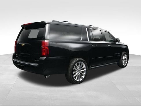 Used 2019 Chevrolet Suburban Premier w/ Premier Plus Edition RWD image 5