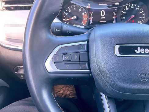 Used 2022 Jeep Compass Limited image 16