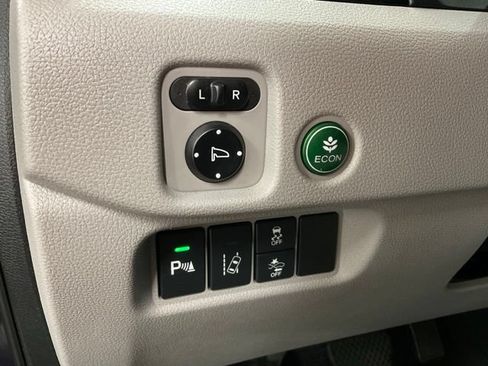 Certified 2017 Honda Pilot Touring image 38