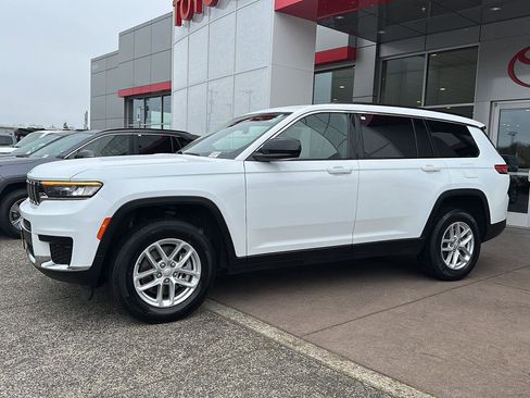 Used 2024 Jeep Grand Cherokee L Laredo AWD/4WD image 3