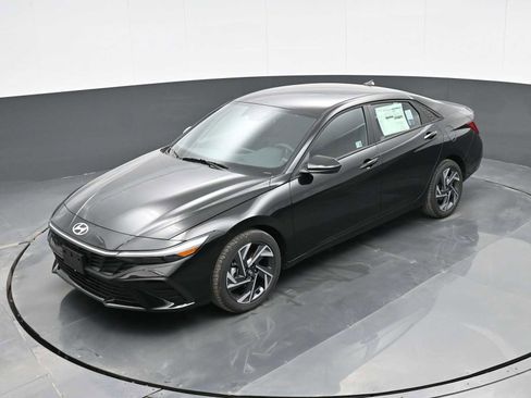 Certified 2025 Hyundai Elantra Sport w/ Cargo Package image 22