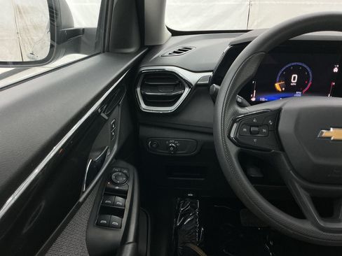 Used 2024 Chevrolet TrailBlazer LS FWD image 32