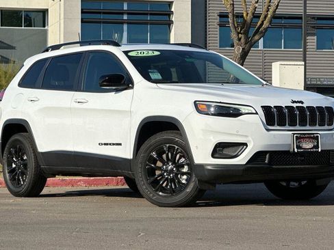 Used 2023 Jeep Cherokee Altitude Lux w/ Lux Elite Package image 2