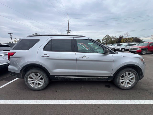 Used 2019 Ford Explorer XLT w/ Equipment Group 202A AWD/4WD image 4