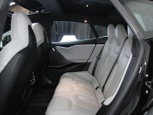 Used 2016 Tesla Model S 60 RWD image 19
